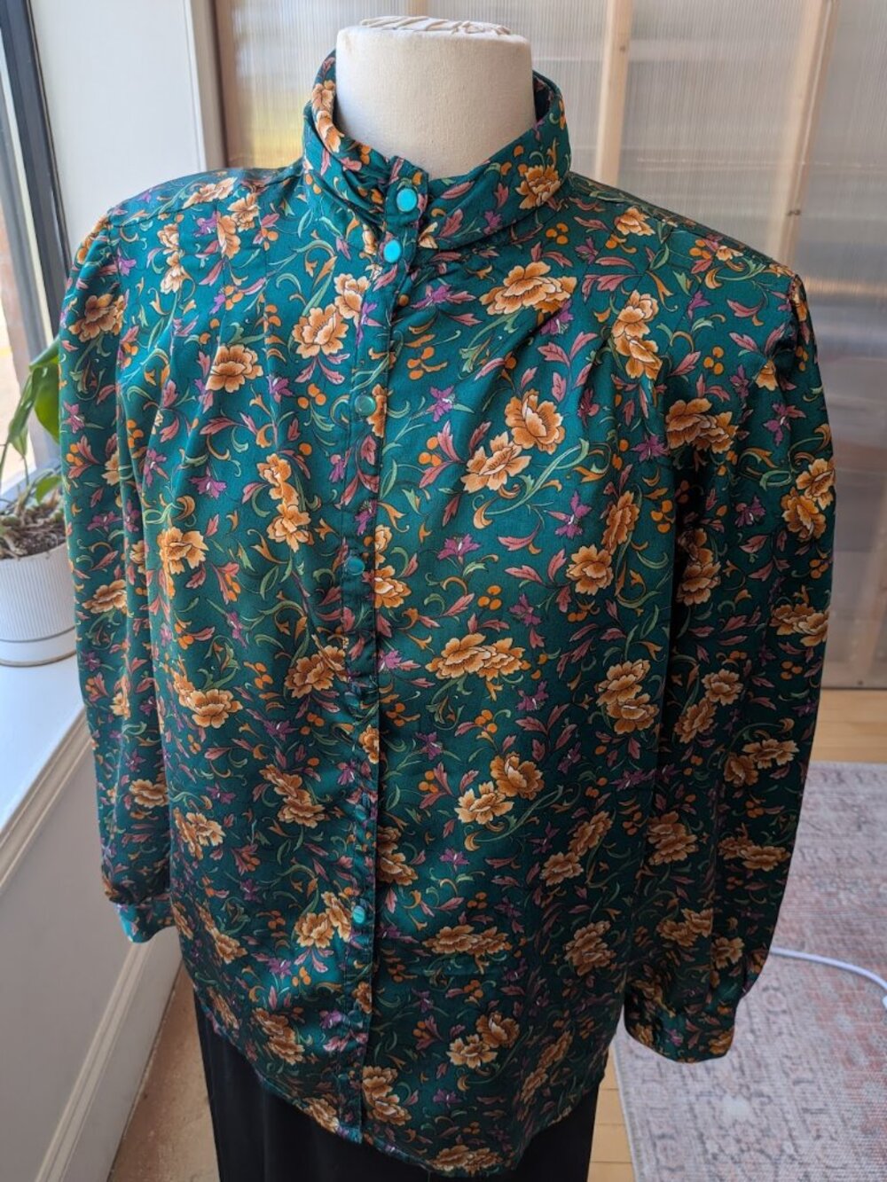 Women's Vintage RUSS 1980's Vintage Button Down Long Sleeve Blouse